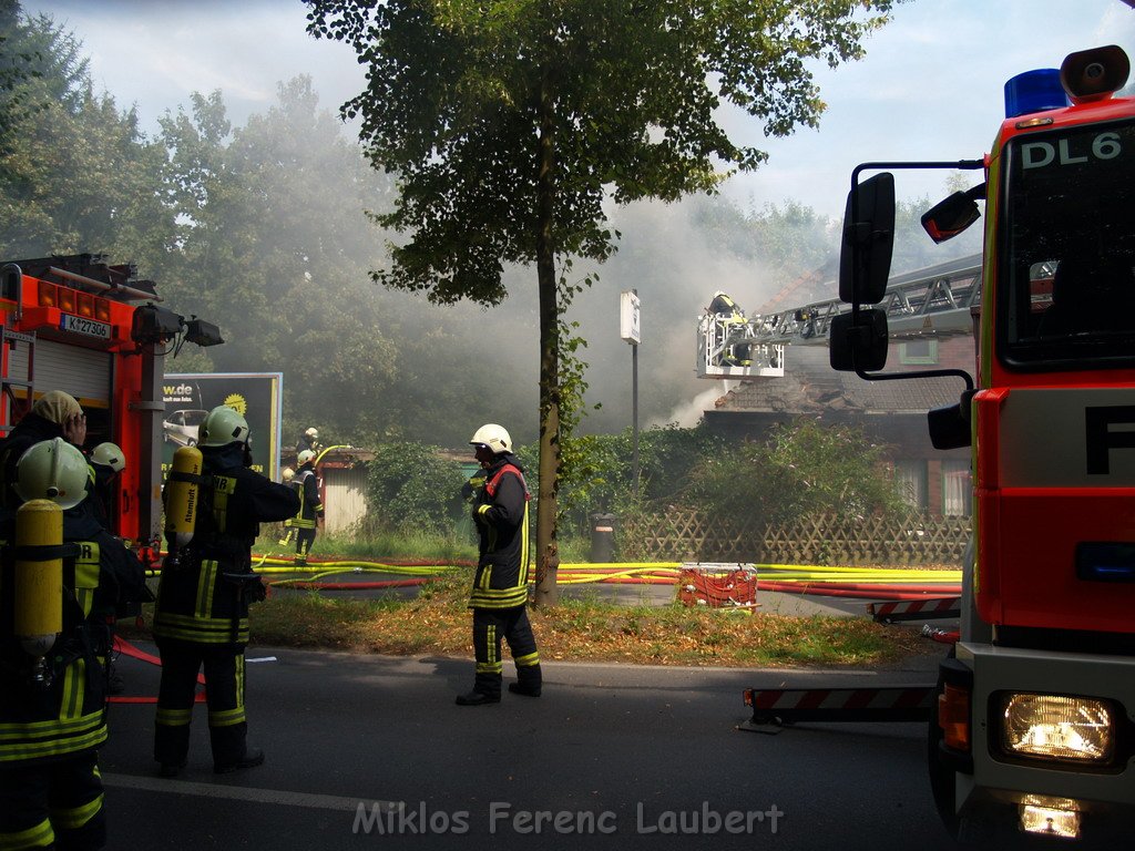 Brand Schuetzenhof Neusser Landstr P5425.JPG